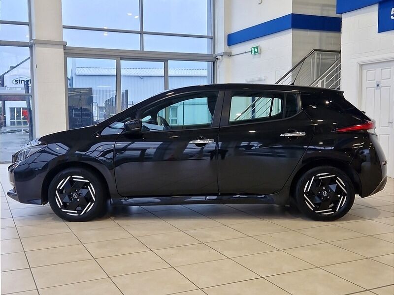 More views of Nissan Leaf