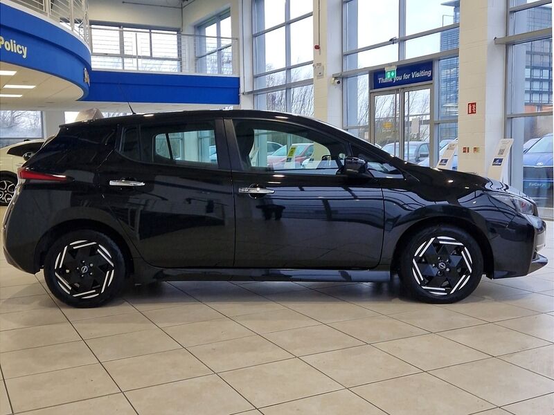 More views of Nissan Leaf