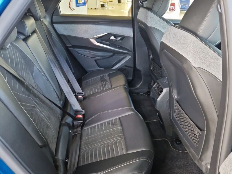 More views of Peugeot 3008