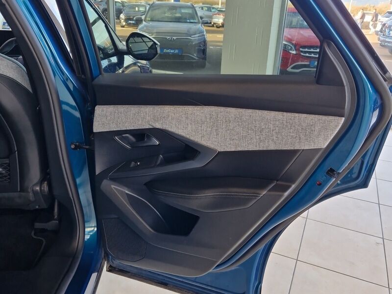 More views of Peugeot 3008