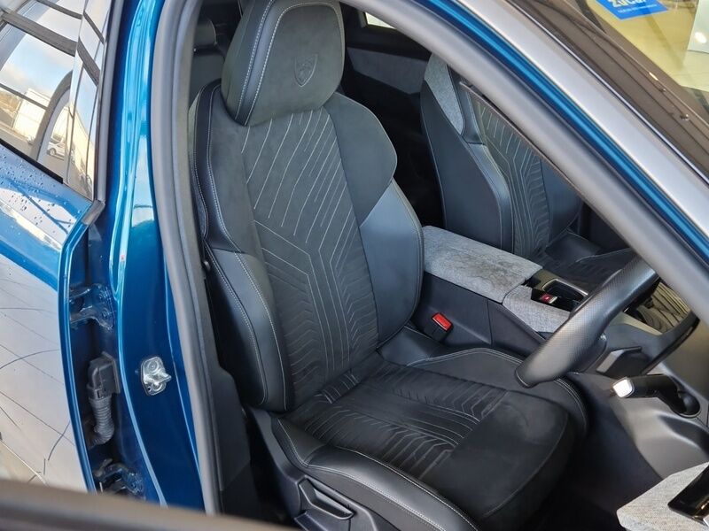 More views of Peugeot 3008