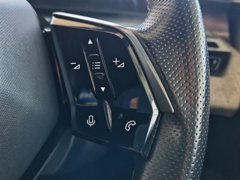 More views of Peugeot 3008