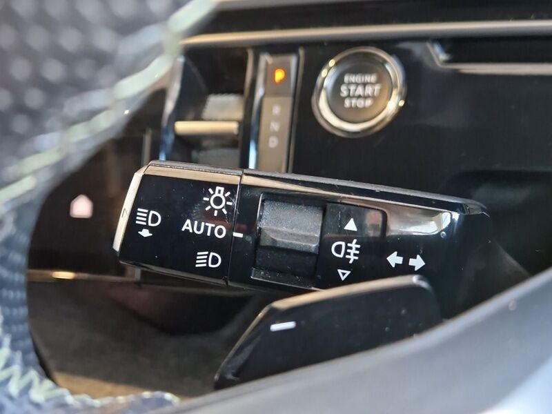 More views of Peugeot 3008