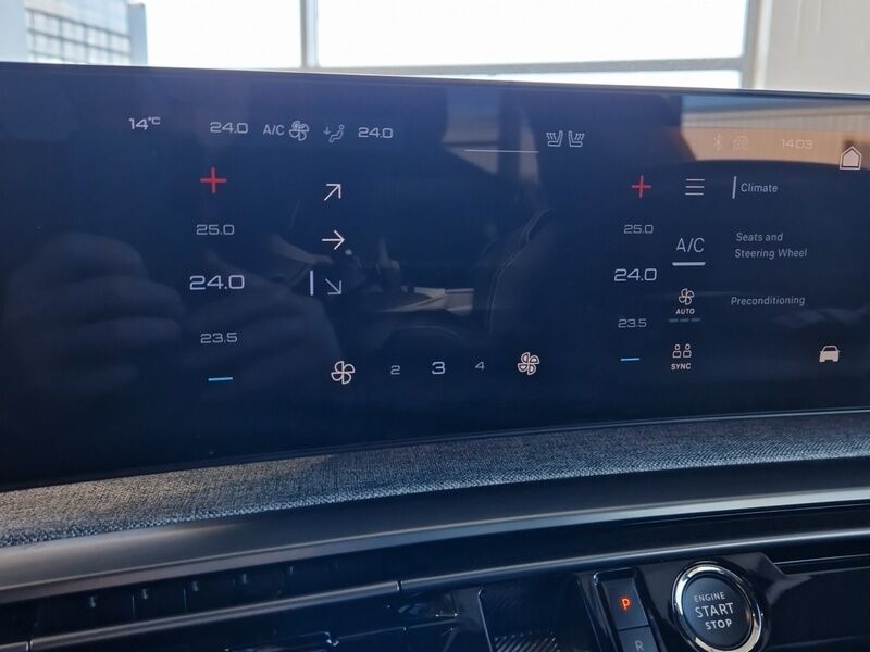 More views of Peugeot 3008