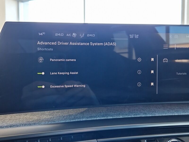 More views of Peugeot 3008