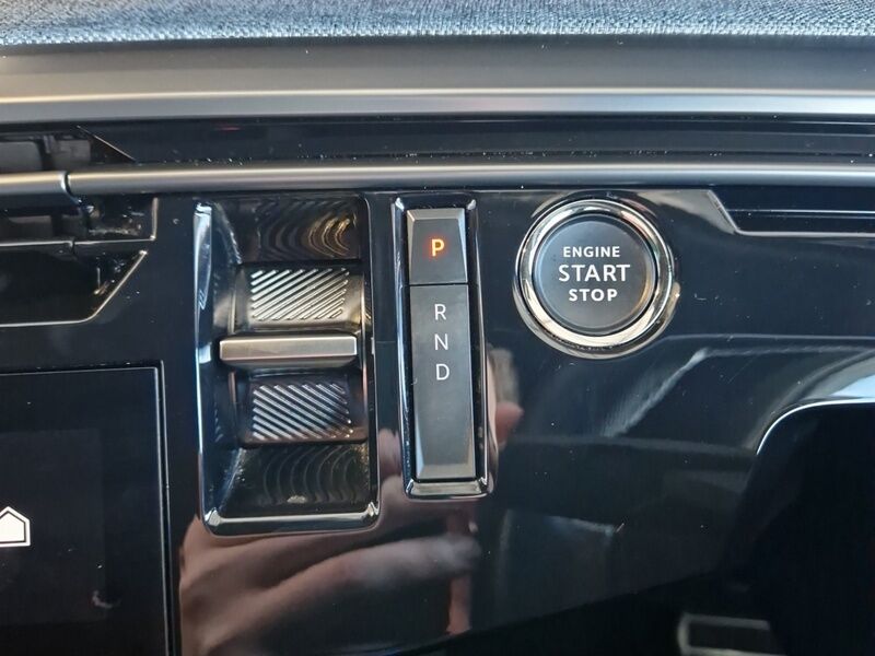 More views of Peugeot 3008