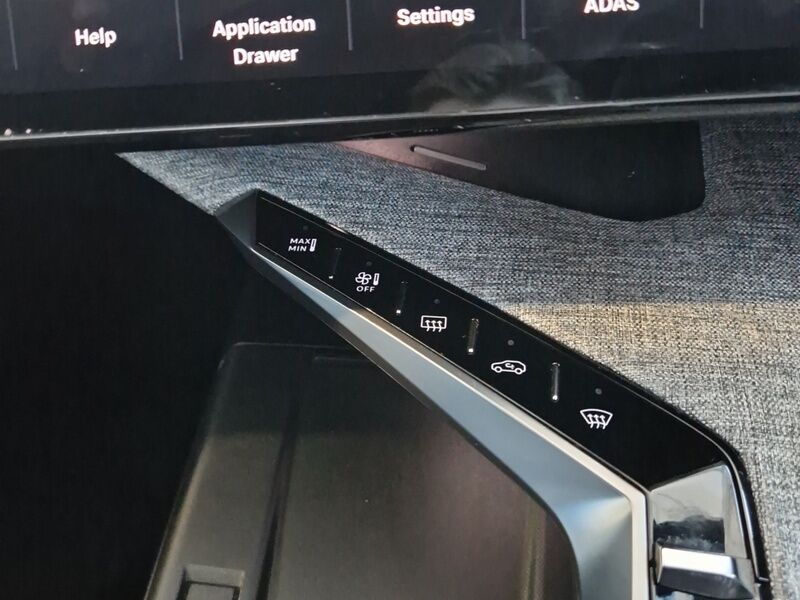 More views of Peugeot 3008