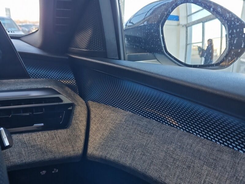 More views of Peugeot 3008