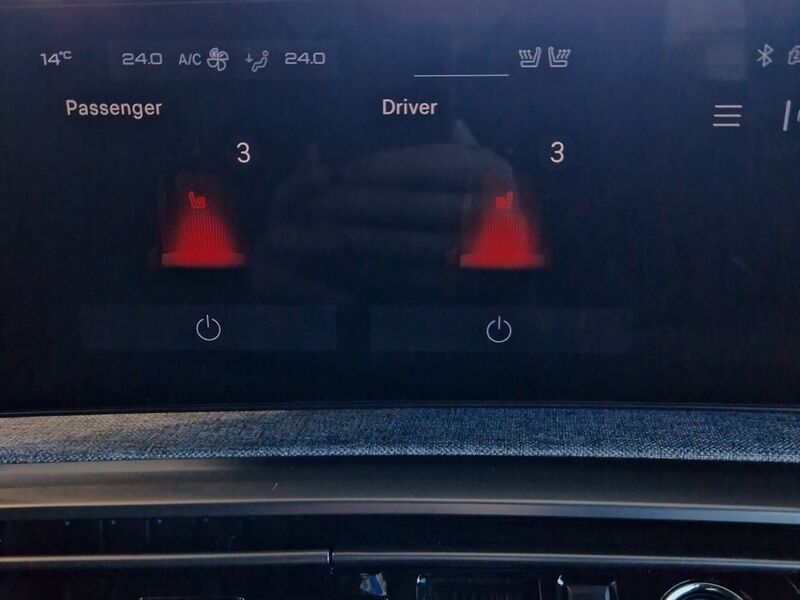 More views of Peugeot 3008