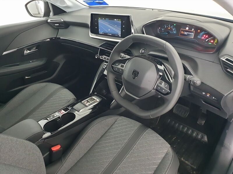 More views of Peugeot 208