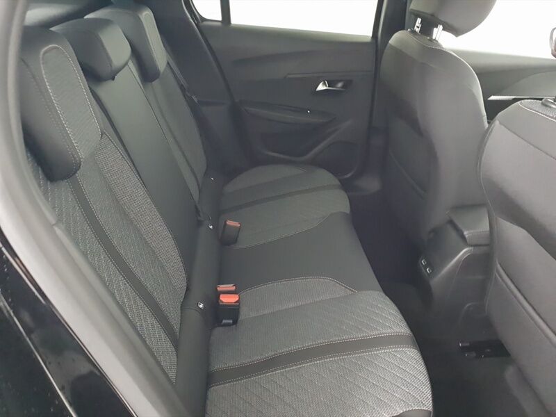 More views of Peugeot 208