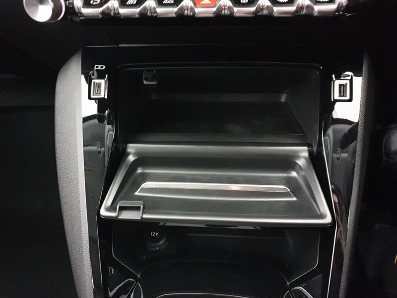 More views of Peugeot 208