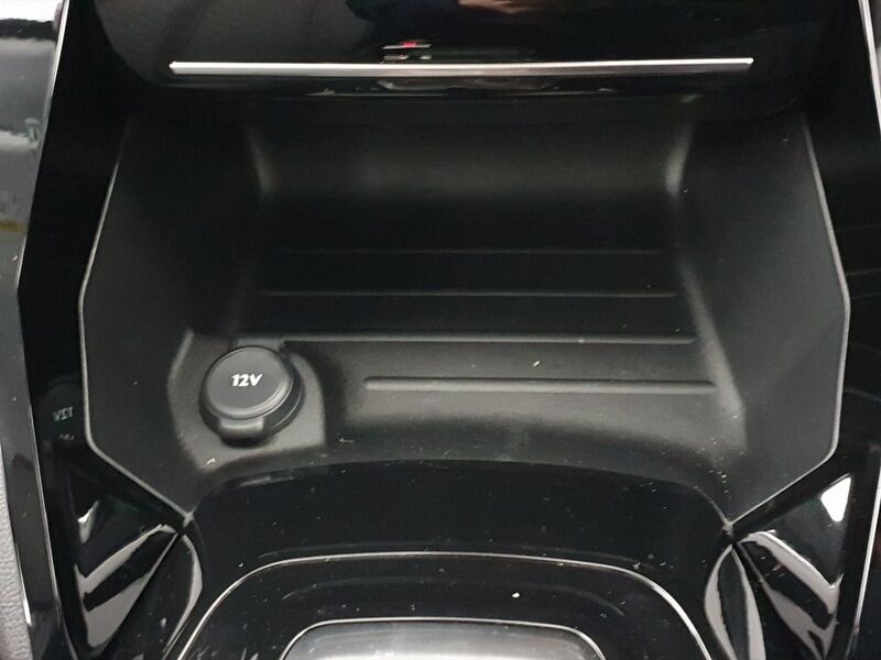 More views of Peugeot 208