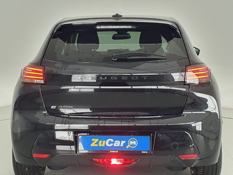 More views of Peugeot 208