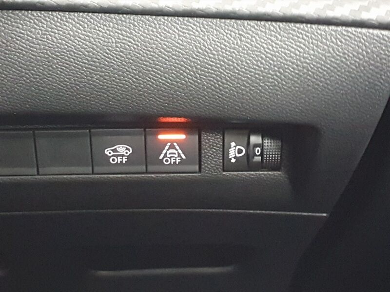 More views of Peugeot 208