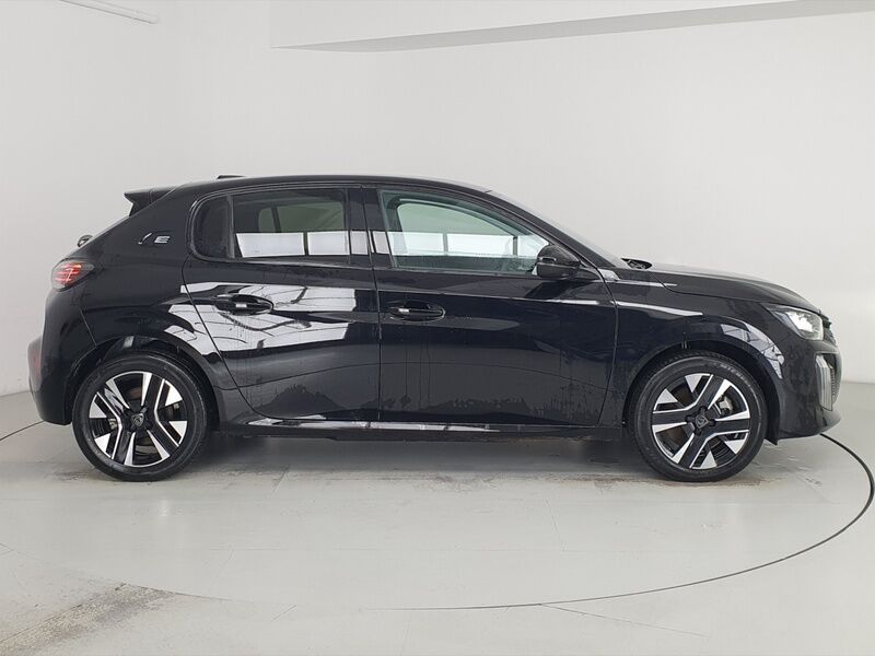 More views of Peugeot 208