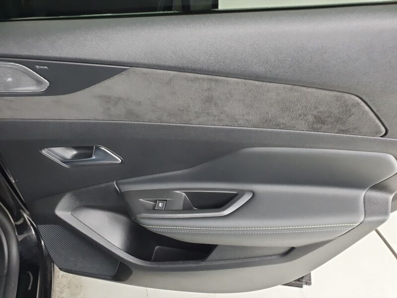 More views of Peugeot 408