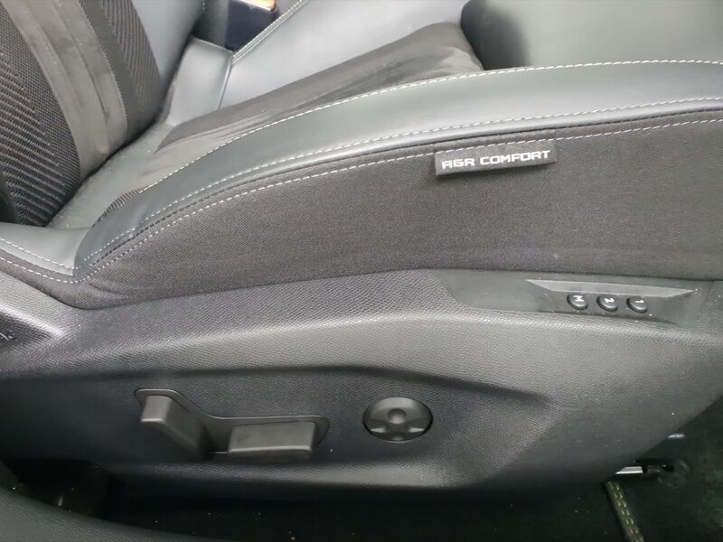 More views of Peugeot 408