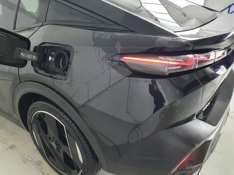 More views of Peugeot 408