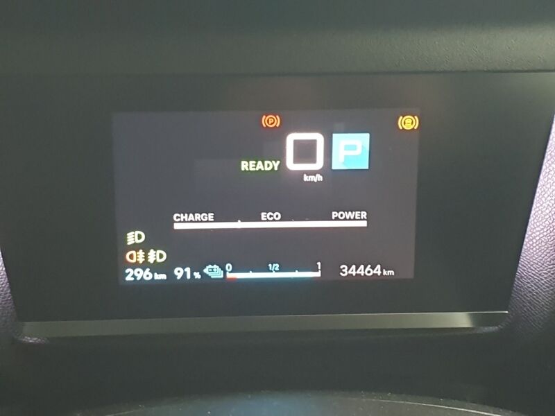 More views of Citroen e-C4 X