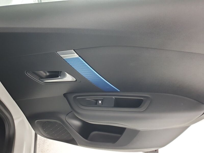 More views of Citroen e-C4 X