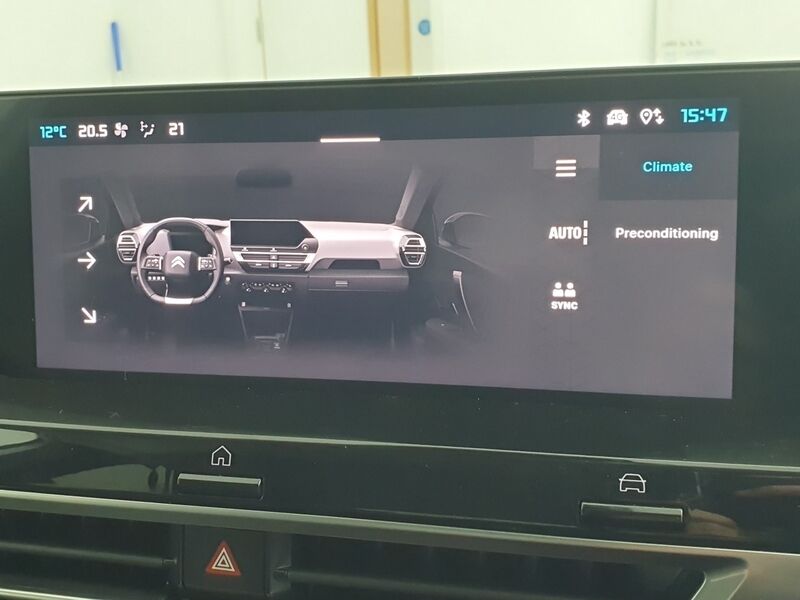 More views of Citroen e-C4 X