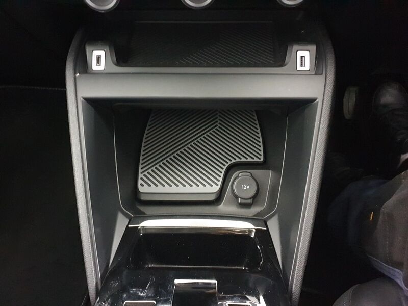 More views of Citroen e-C4 X