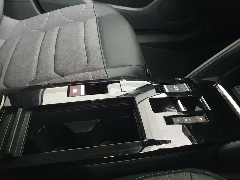 More views of Citroen e-C4 X