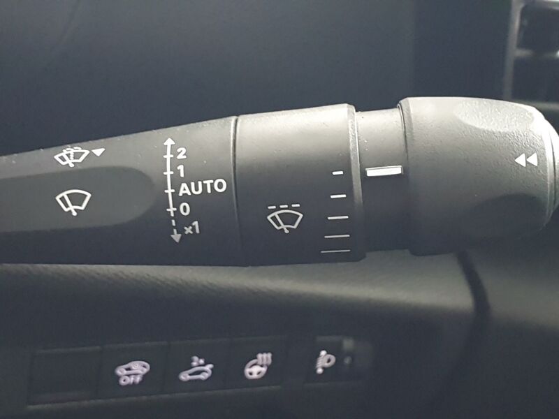 More views of Citroen e-C4 X