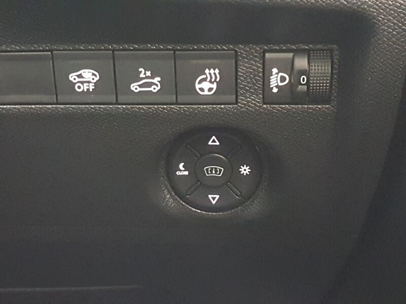 More views of Citroen e-C4 X