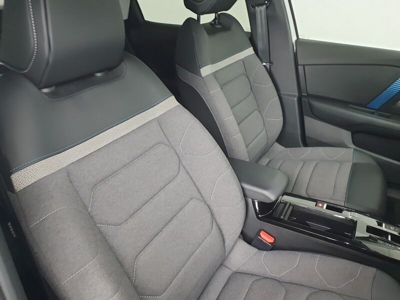 More views of Citroen e-C4 X