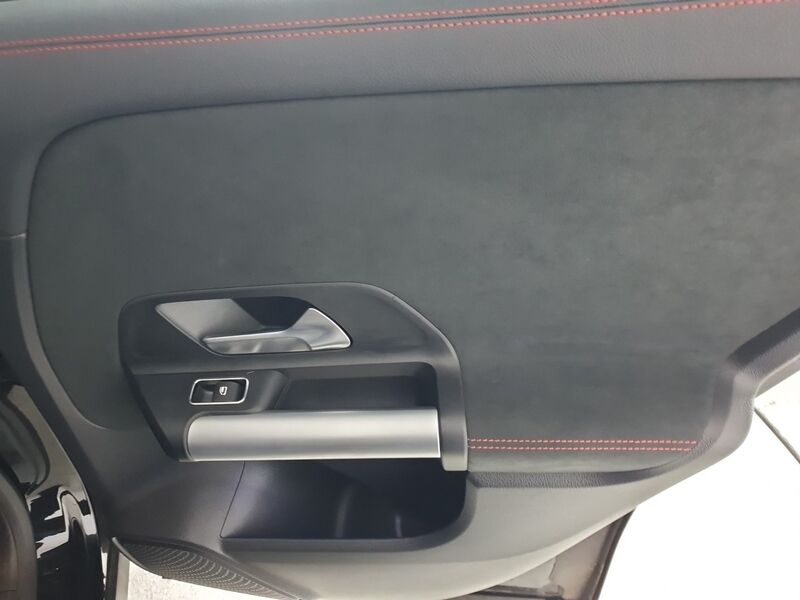 More views of Mercedes-Benz GLA