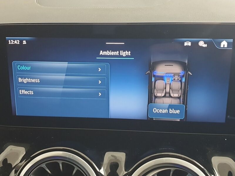 More views of Mercedes-Benz GLA