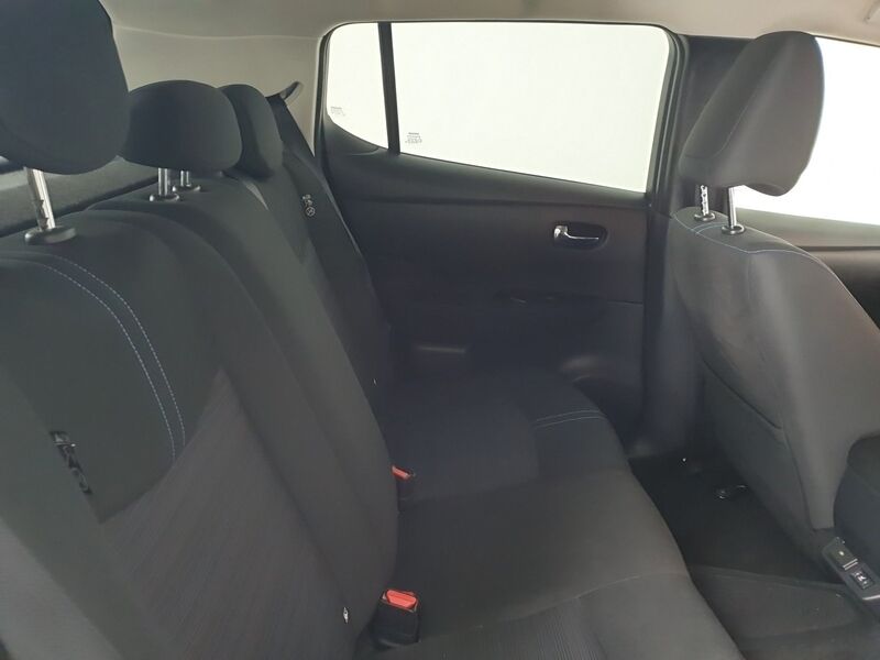 More views of Nissan Leaf