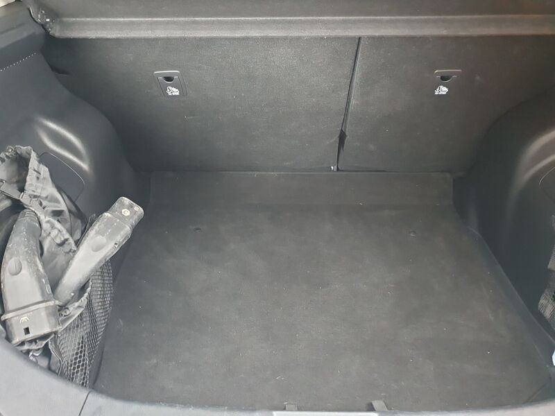 More views of Nissan Leaf