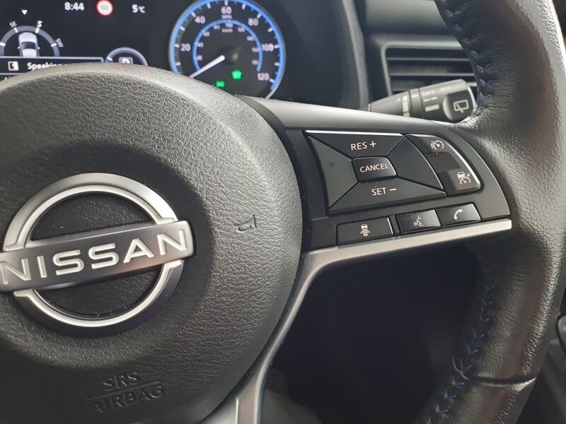 More views of Nissan Leaf