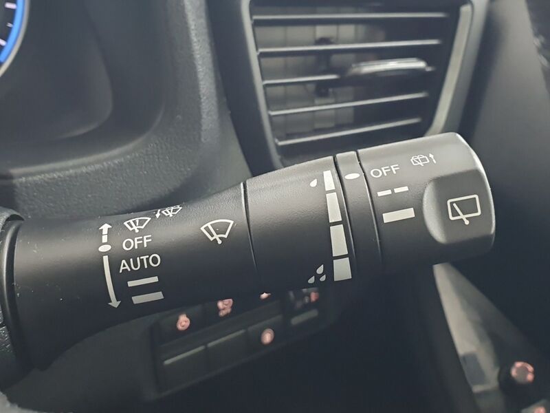 More views of Nissan Leaf