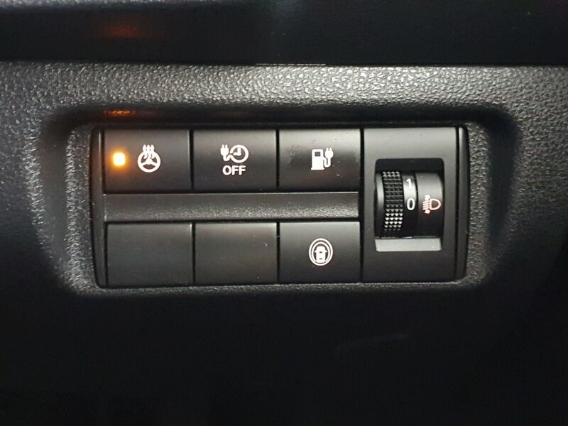 More views of Nissan Leaf