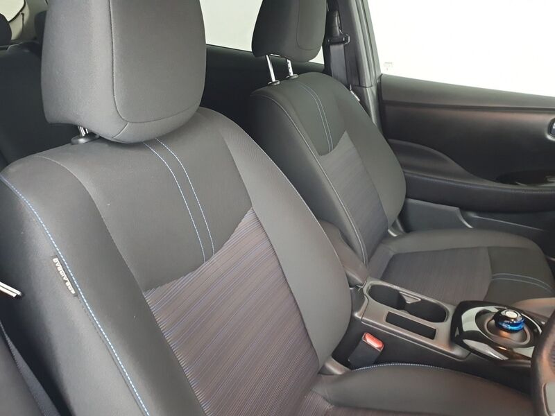 More views of Nissan Leaf