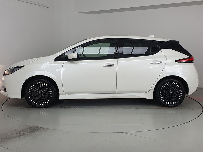 More views of Nissan Leaf