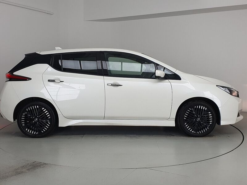 More views of Nissan Leaf