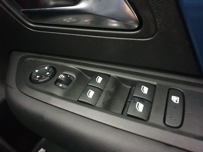 More views of Citroen e-C4