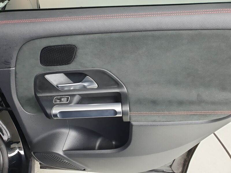 More views of Mercedes-Benz EQB