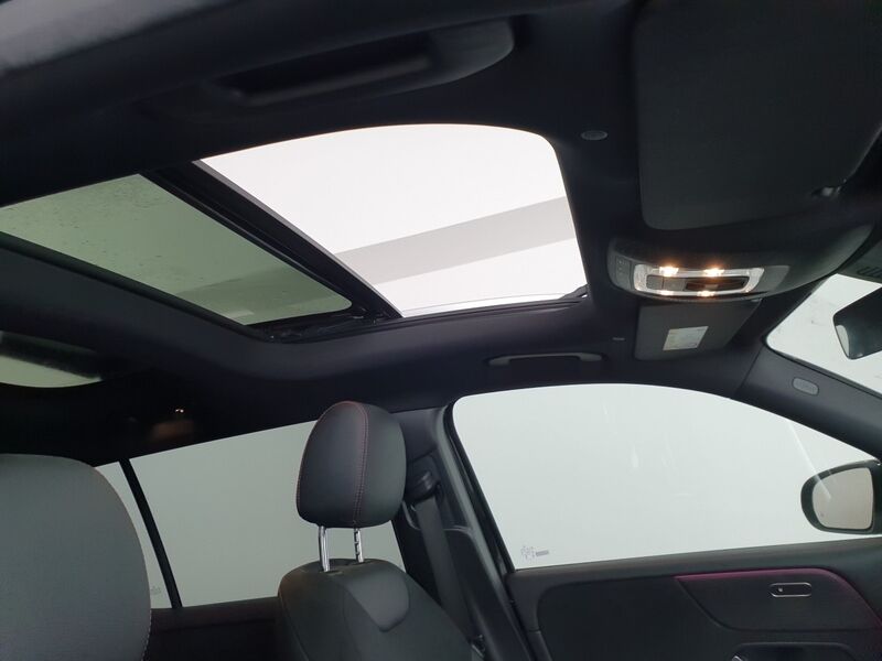 More views of Mercedes-Benz EQB