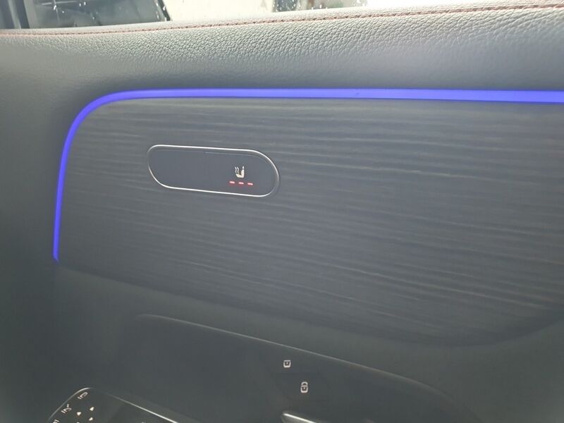 More views of Mercedes-Benz EQB