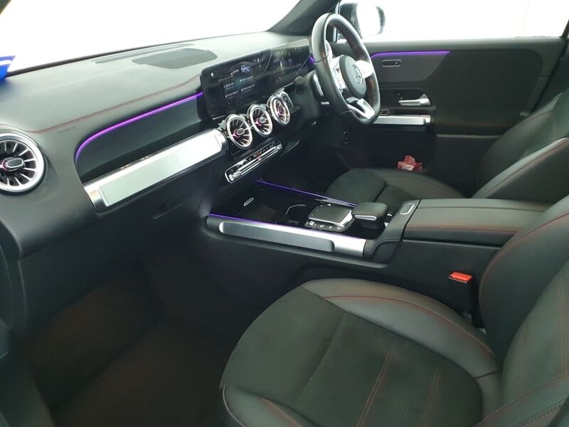 More views of Mercedes-Benz EQB