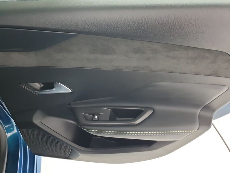 More views of Peugeot 308