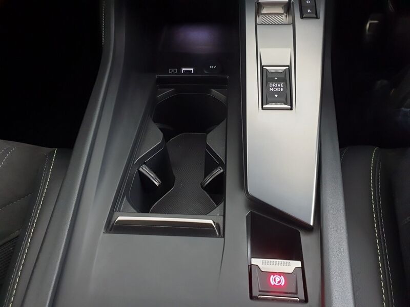 More views of Peugeot 308