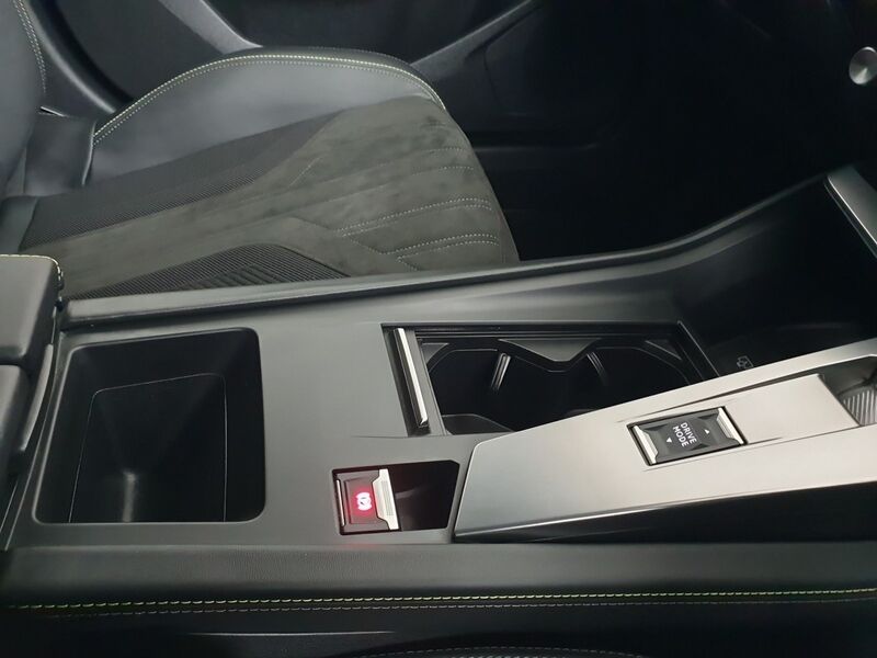 More views of Peugeot 308