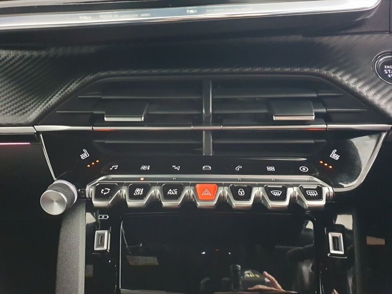 More views of Peugeot 2008